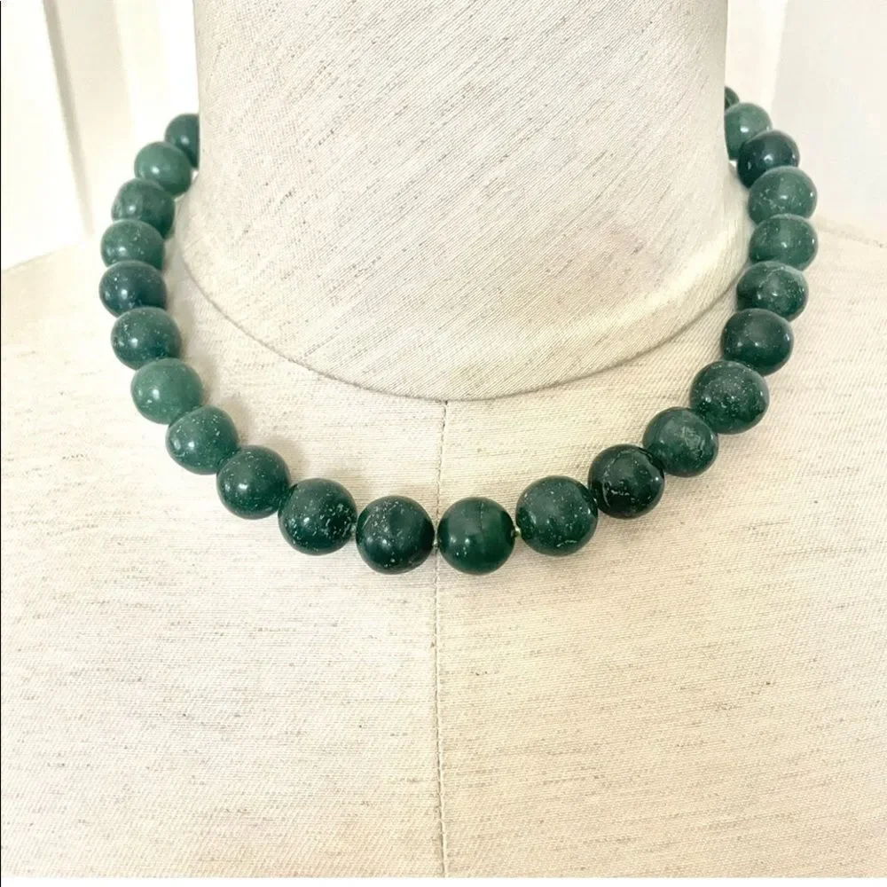 Green quartz beaded necklace and earrings set - Picture 12 of 13